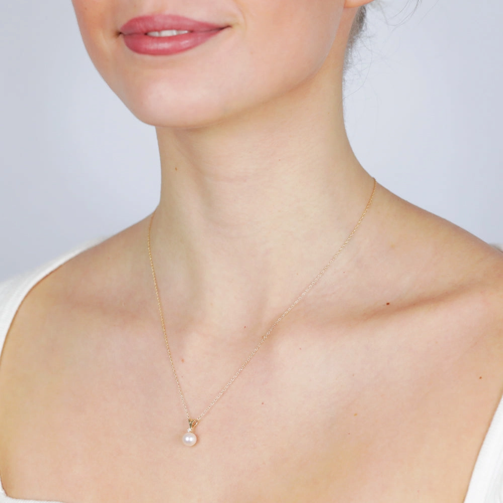 10ct Yellow Gold 7-8MM Fresh Water Pearl with Diamond Pendant
