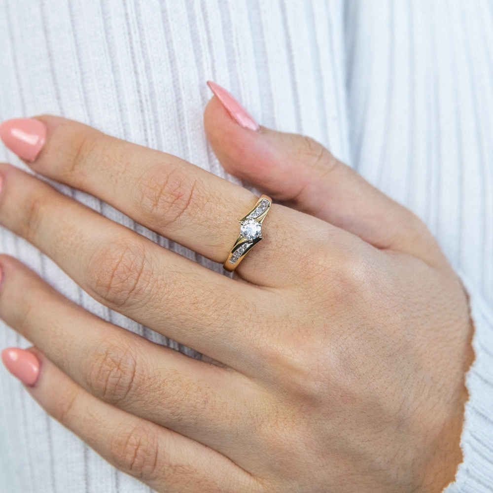 1/2 Carat Flawless Cut Diamonds in Classic Design Ring in 18ct Yellow Gold