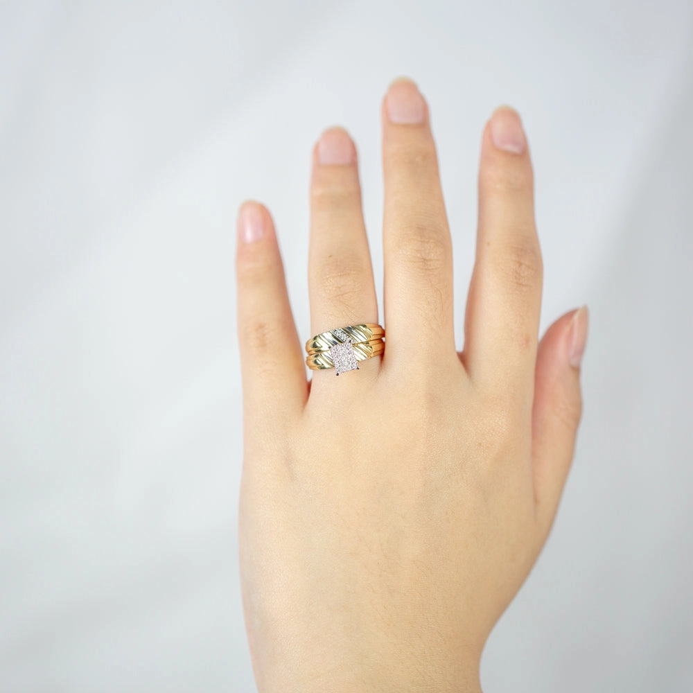 9ct Yellow Gold 2-Ring Diamond Bridal set with 0.20 Carat of Diamonds