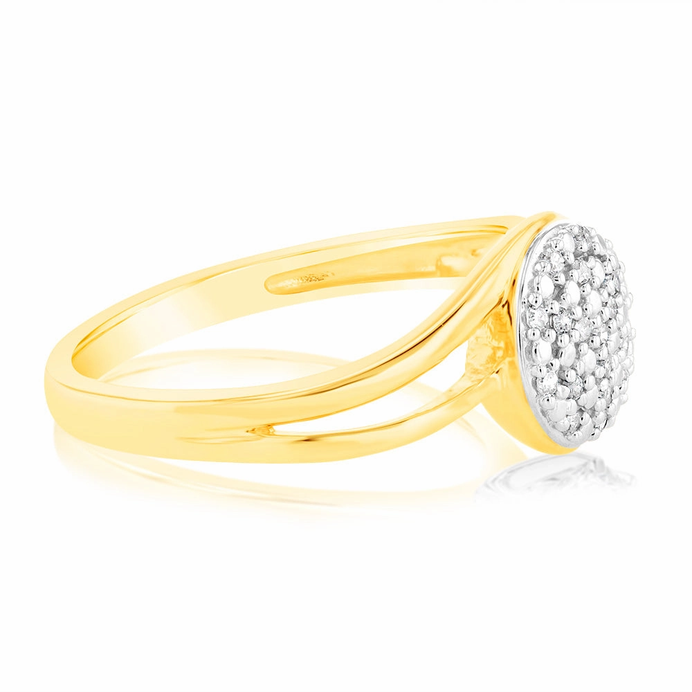 9ct Yellow Gold Diamond Ring with 19 Brilliant Cut Diamonds