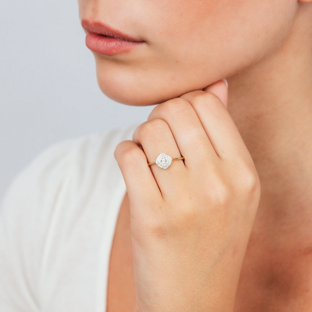 9ct Yellow Gold Pear Shaped Ring in 1/10 Carat Natural Diamond