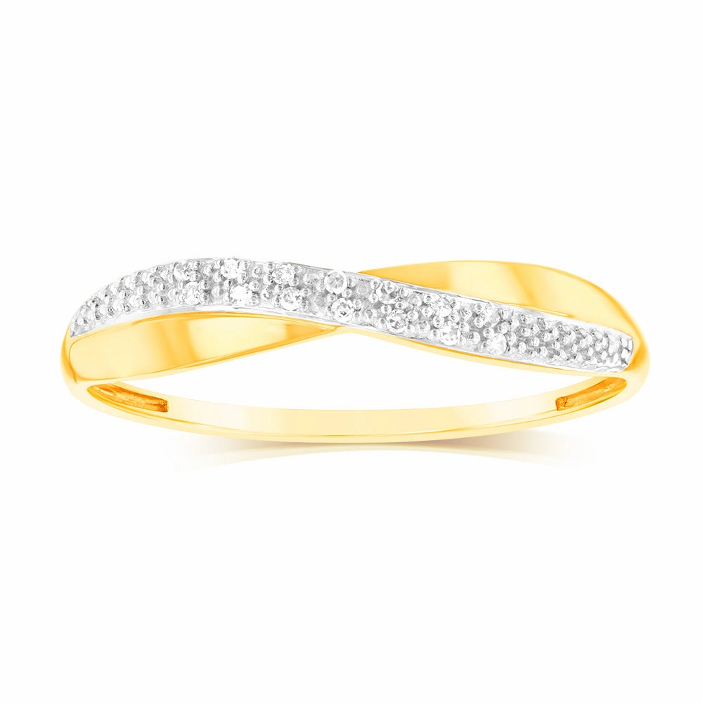 9ct Yellow Gold Ring with 14 Brilliant Cut Diamonds