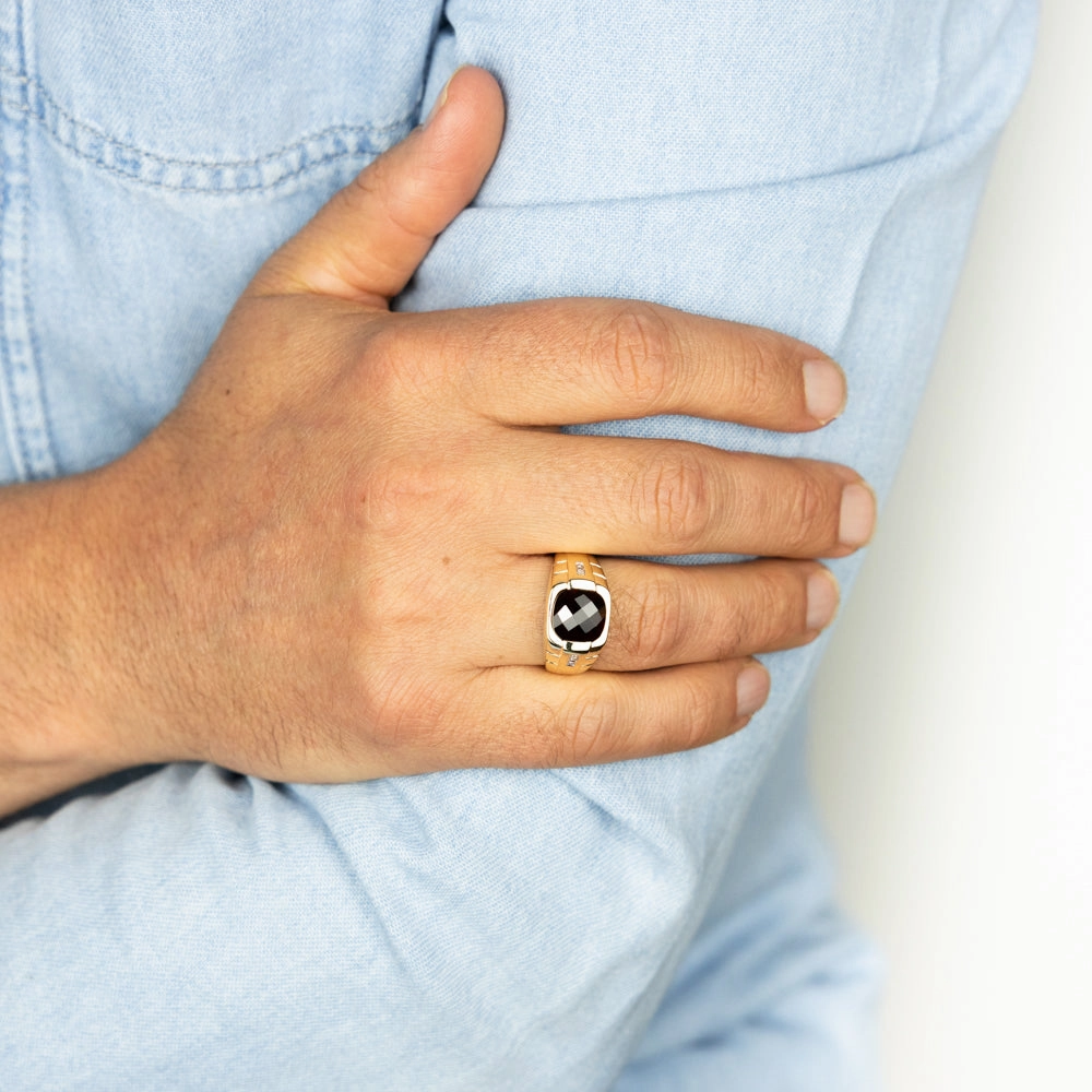9ct Yellow Gold with 1Garnet & Small Diamond Men Ring