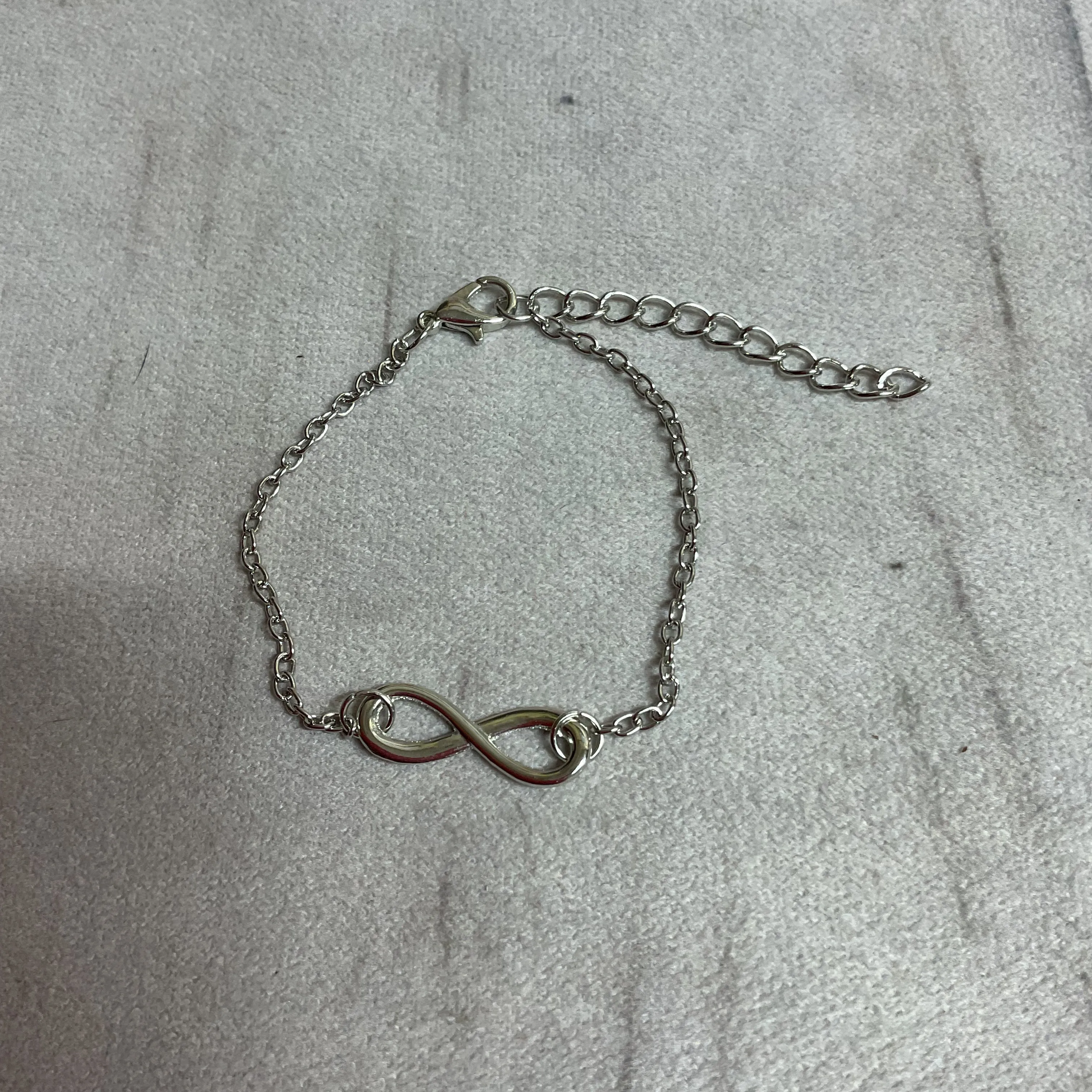 Bracelet Chain By Clothes Mentor In Silver