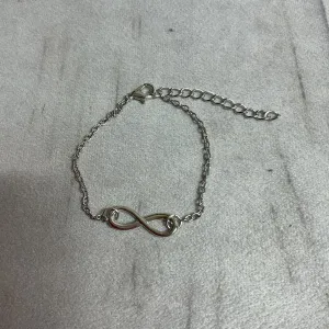 Bracelet Chain By Clothes Mentor In Silver