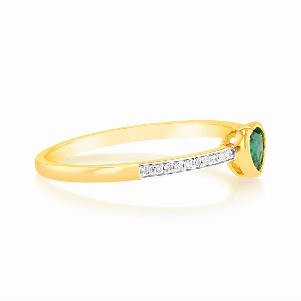 Created Emerald & Heart Shaped Diamond Ring in 9ct Yellow Gold