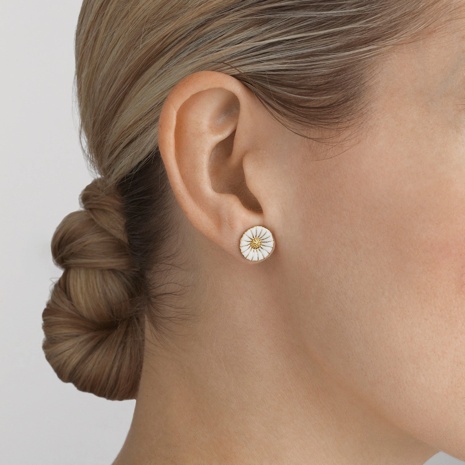 Gold Plated Silver Daisy Earstuds