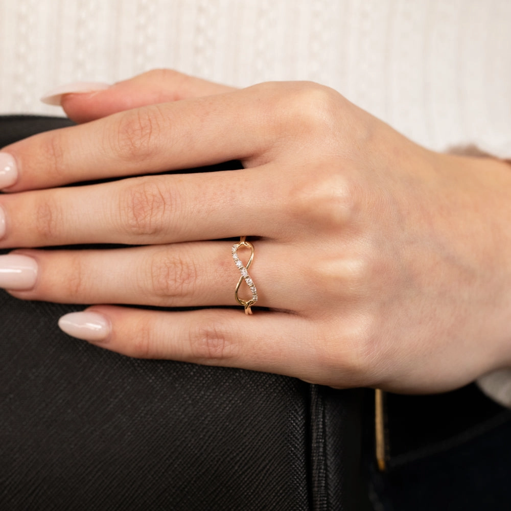Luminesce Lab Grown 9ct Yellow Gold 7 Diamonds Infinity Ring