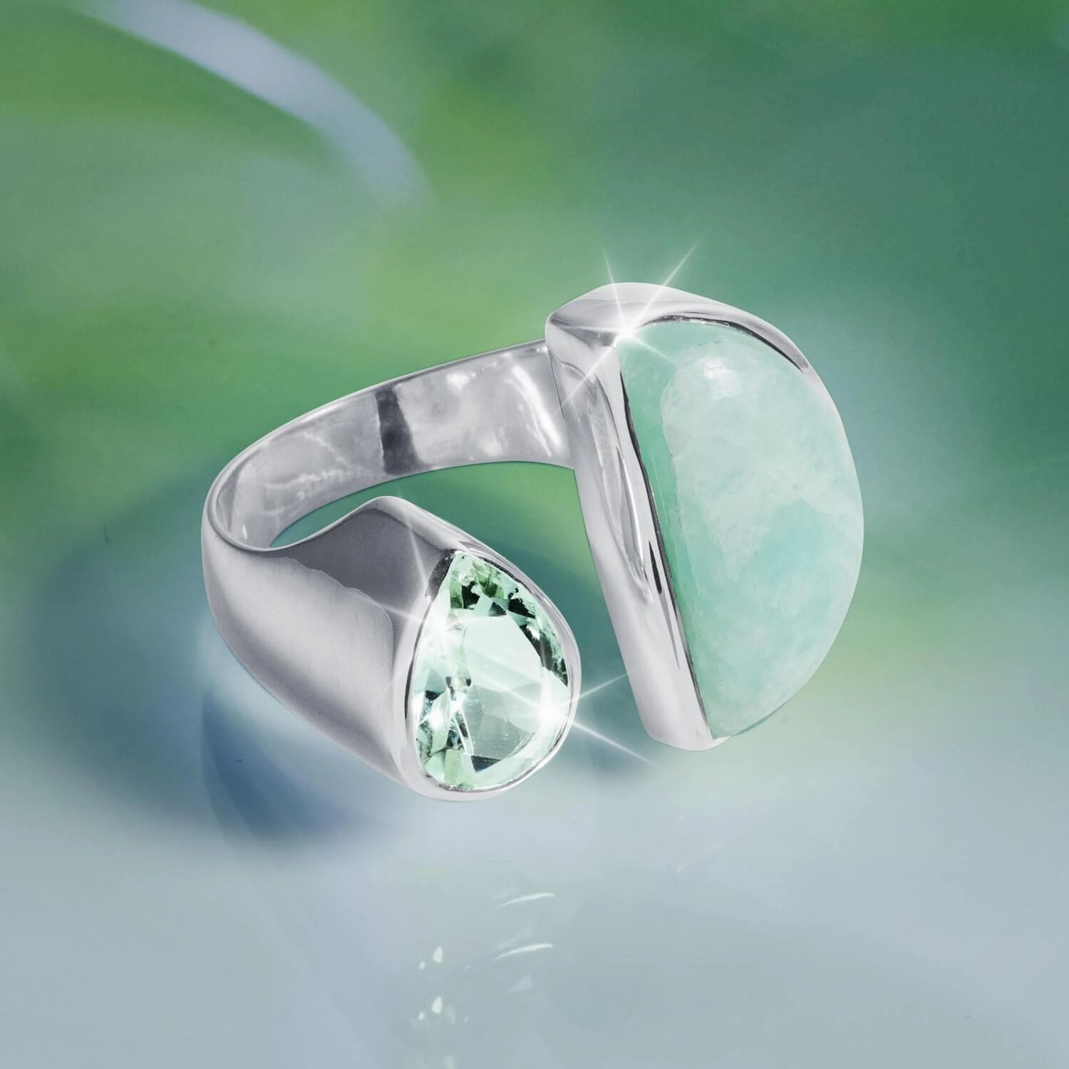 Luna Amazon Ring