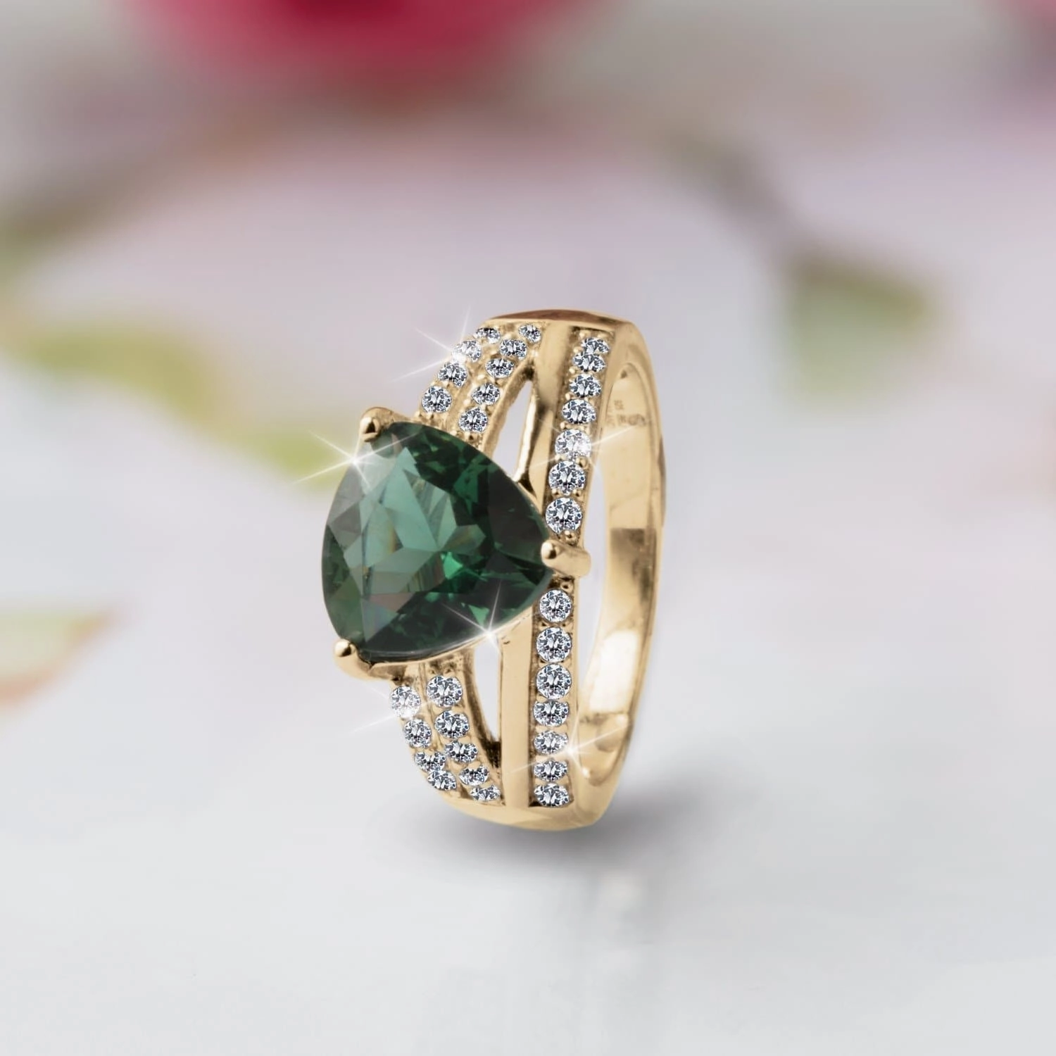 Luxe Ballad Yellow Gold Ring